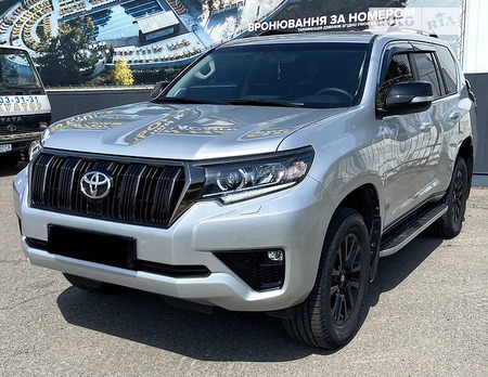 Toyota Land Cruiser Prado 2021  випуску Полтава з двигуном 4 л бензин позашляховик автомат за 45400 долл. 