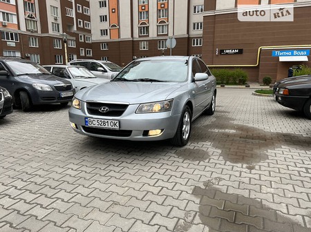 Hyundai Sonata 2005  випуску Київ з двигуном 2.4 л бензин седан механіка за 4900 долл. 