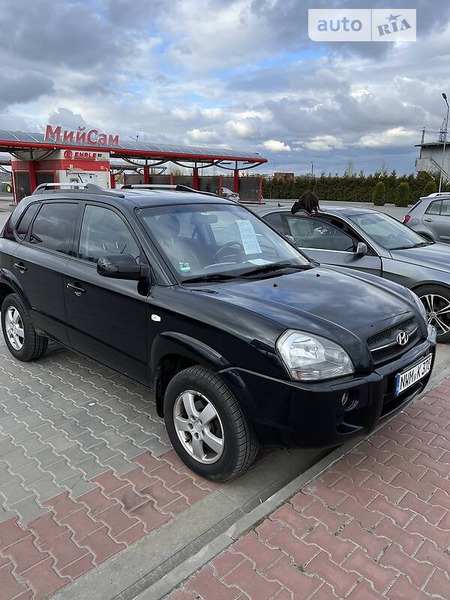 Hyundai Tucson 2007  випуску Луцьк з двигуном 2 л бензин універсал механіка за 5650 долл. 