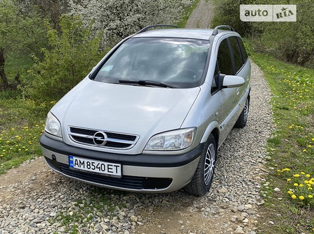 Opel Zafira Tourer 2005  випуску Чернівці з двигуном 2 л дизель мінівен механіка за 3650 долл. 