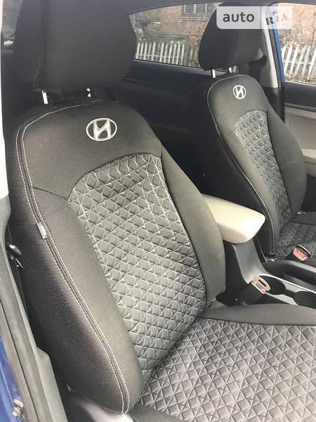 Hyundai Elantra 2016  випуску Рівне з двигуном 1.8 л бензин седан автомат за 9500 долл. 