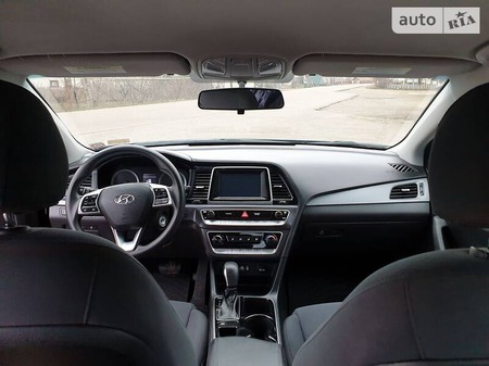 Hyundai Sonata 2018  випуску Рівне з двигуном 2.4 л бензин седан автомат за 15500 долл. 