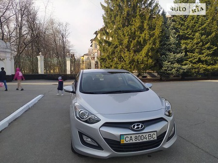 Hyundai i30 2013  випуску Дніпро з двигуном 1.4 л бензин хэтчбек механіка за 7800 долл. 