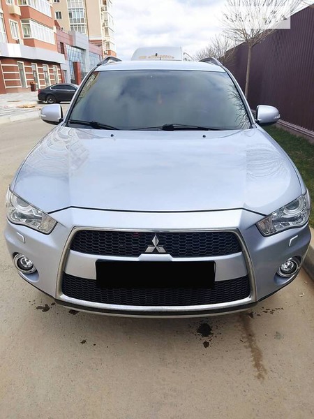 Mitsubishi Outlander XL 2012  випуску Черкаси з двигуном 0 л дизель позашляховик автомат за 13500 долл. 