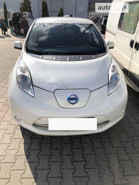 Nissan Leaf 2013  випуску Львів з двигуном 0 л електро хэтчбек автомат за 10000 євро 