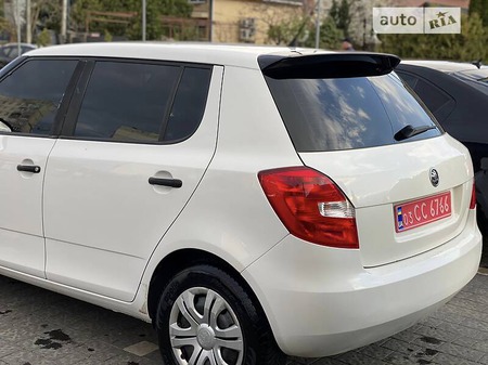 Skoda Fabia 2011  випуску Ужгород з двигуном 1.6 л дизель хэтчбек механіка за 5799 долл. 