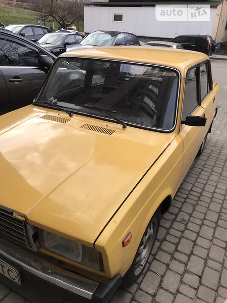 Lada 2107 1984  випуску Львів з двигуном 1.5 л бензин седан механіка за 900 долл. 