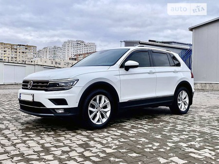 Volkswagen Tiguan 2018  випуску Одеса з двигуном 2 л дизель позашляховик автомат за 28500 долл. 