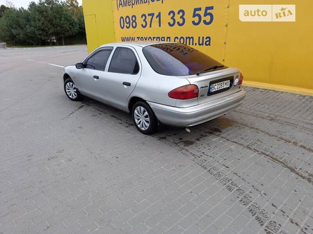 Ford Mondeo 1994  випуску Львів з двигуном 1.8 л  хэтчбек механіка за 2200 долл. 