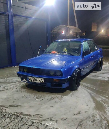 BMW 324 1987  випуску Дніпро з двигуном 2 л бензин седан механіка за 2800 долл. 