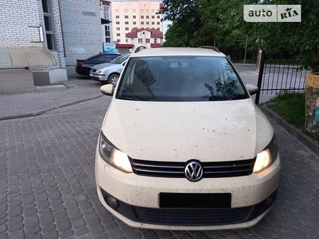 Volkswagen Touran 2012  випуску Тернопіль з двигуном 0 л дизель універсал автомат за 10000 долл. 