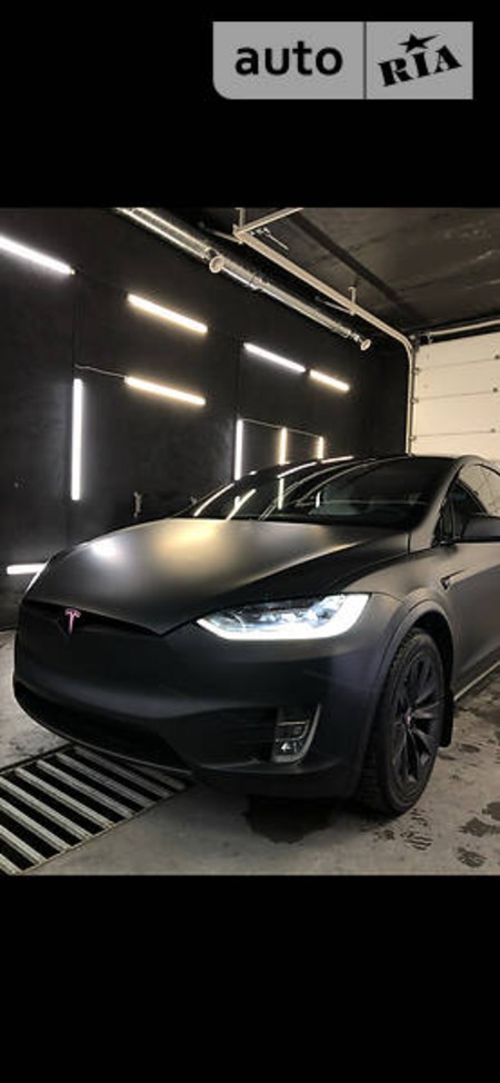 Tesla X 2017  випуску Рівне з двигуном 0 л електро позашляховик  за 55000 долл. 