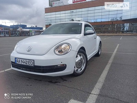 Volkswagen Beetle 2015  випуску Київ з двигуном 0 л бензин купе автомат за 13200 долл. 