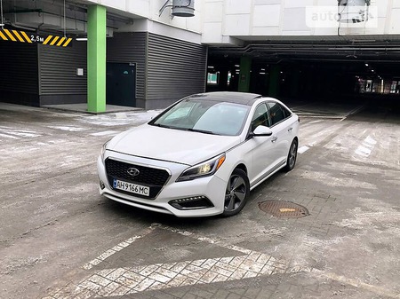 Hyundai Sonata 2016  випуску Київ з двигуном 2 л гібрид седан автомат за 17800 долл. 