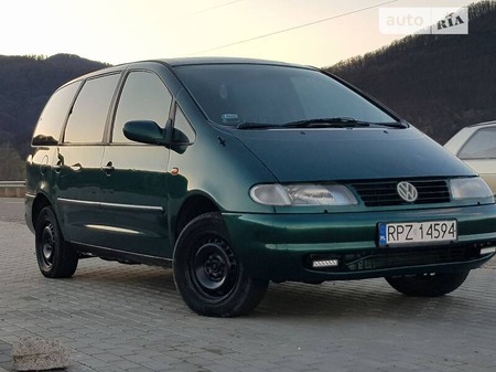 Volkswagen Sharan 1998  випуску Львів з двигуном 1.9 л дизель мінівен механіка за 1500 долл. 