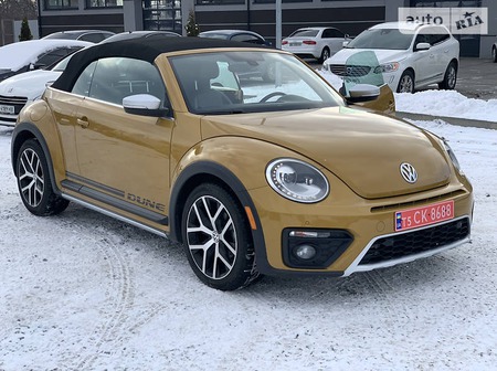 Volkswagen Beetle 2017  випуску Львів з двигуном 1.8 л бензин кабріолет автомат за 16200 долл. 