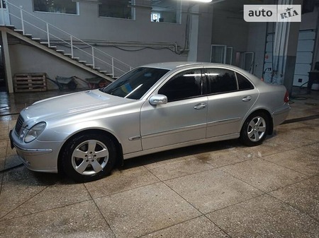 Mercedes-Benz E 320 2004  випуску Чернігів з двигуном 0 л  седан автомат за 8500 долл. 