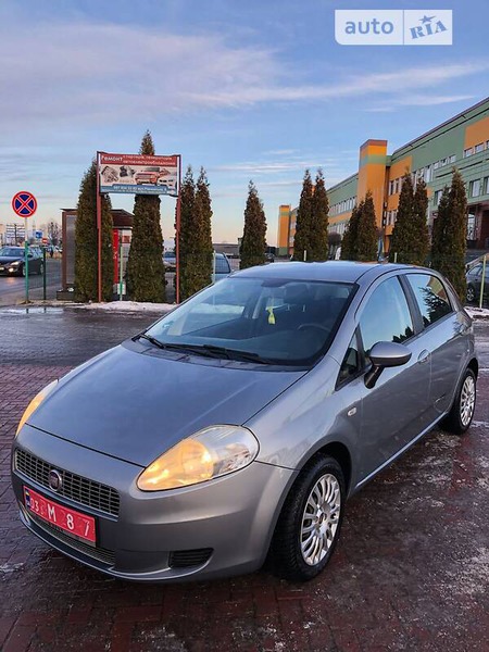 Fiat Punto 2008  випуску Луцьк з двигуном 1.4 л бензин хэтчбек механіка за 4500 долл. 