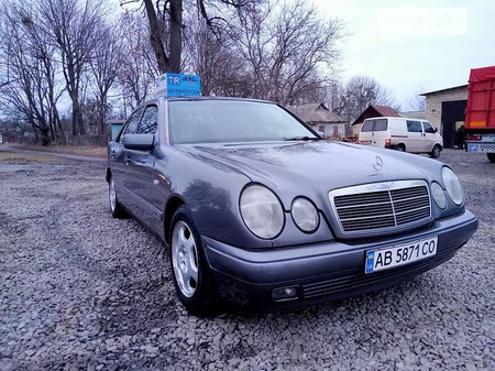 Mercedes-Benz E 300 1997  випуску Вінниця з двигуном 3 л дизель седан механіка за 3500 долл. 