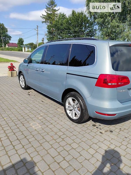 Volkswagen Sharan 2012  випуску Львів з двигуном 2 л дизель мінівен механіка за 15700 долл. 