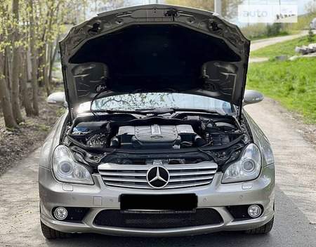 Mercedes-Benz CLS 500 2005  випуску Київ з двигуном 5 л бензин седан автомат за 8900 долл. 