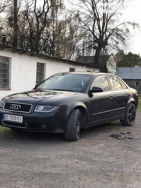 Audi A4 Limousine 2004  випуску Львів з двигуном 2.5 л дизель седан автомат за 4200 долл. 