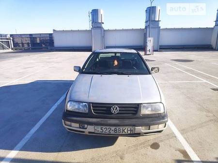 Volkswagen Vento 1992  випуску Київ з двигуном 0 л бензин седан механіка за 1000 долл. 