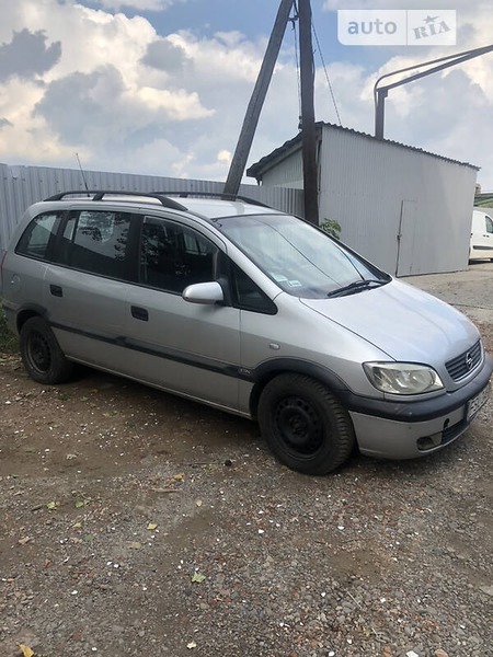 Opel Zafira Tourer 2001  випуску Чернівці з двигуном 2 л дизель універсал механіка за 3200 долл. 