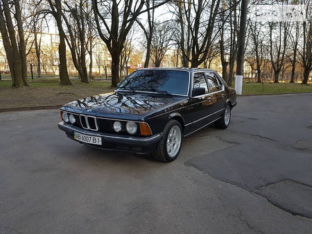 BMW 735 1985  випуску Вінниця з двигуном 3.5 л  седан механіка за 10000 долл. 