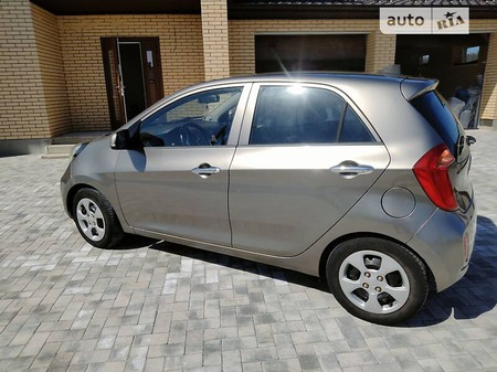 KIA Picanto 2011  випуску Вінниця з двигуном 1 л  хэтчбек механіка за 5555 долл. 