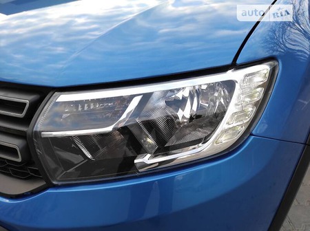 Dacia Sandero Stepway 2017  випуску Хмельницький з двигуном 1.5 л дизель хэтчбек механіка за 9899 долл. 