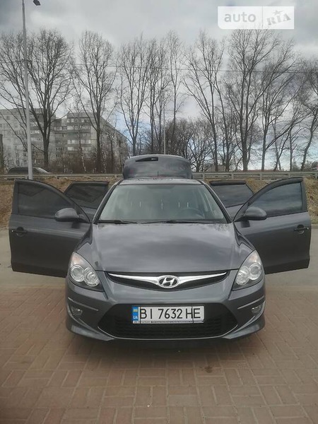 Hyundai i30 2011  випуску Полтава з двигуном 1.4 л  хэтчбек механіка за 7250 долл. 