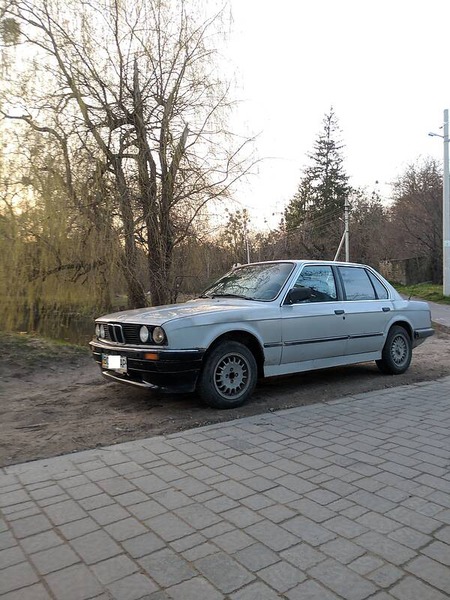 BMW 324 1986  випуску Львів з двигуном 0 л дизель седан механіка за 1300 долл. 