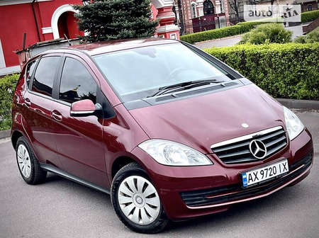 Mercedes-Benz A 180 2010  випуску Дніпро з двигуном 1.7 л бензин хэтчбек автомат за 6700 долл. 