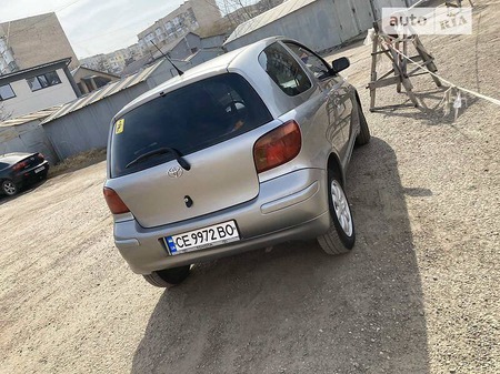 Toyota Yaris 2003  випуску Чернівці з двигуном 0 л бензин хэтчбек механіка за 4000 долл. 