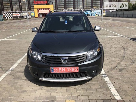 Dacia Sandero Stepway 2011  випуску Луцьк з двигуном 1.6 л бензин хэтчбек механіка за 6900 долл. 