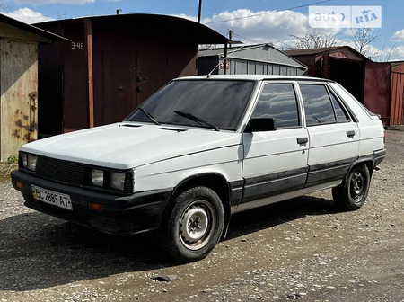 Renault 11 1986  випуску Львів з двигуном 1.7 л  хэтчбек механіка за 1570 долл. 