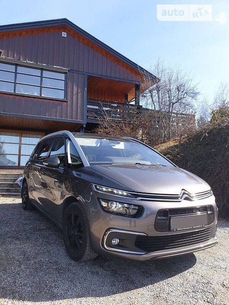 Citroen C4 Picasso 2017  випуску Львів з двигуном 2 л дизель мінівен автомат за 13300 долл. 