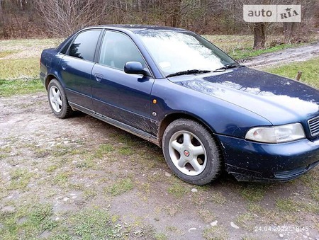 Audi A4 Limousine 1996  випуску Львів з двигуном 1.8 л бензин седан механіка за 3200 долл. 