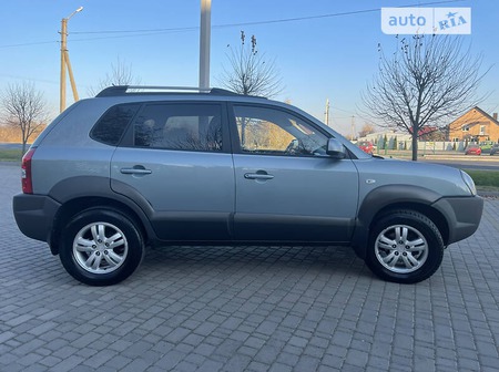 Hyundai Tucson 2006  випуску Луцьк з двигуном 2 л бензин позашляховик механіка за 6000 долл. 