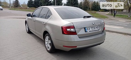 Skoda Octavia 2018  випуску Луцьк з двигуном 1.6 л бензин ліфтбек механіка за 13900 долл. 