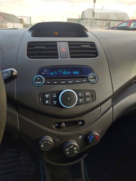 Chevrolet Spark 2011  випуску Рівне з двигуном 1 л бензин хэтчбек механіка за 3999 долл. 