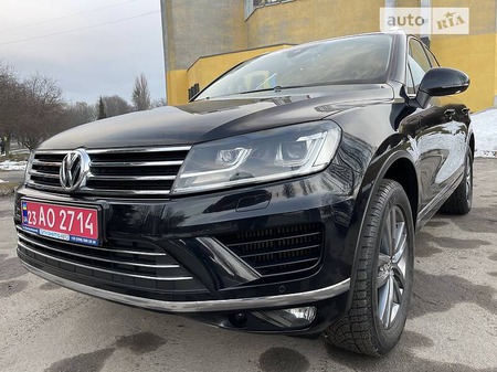 Volkswagen Touareg 2016  випуску Хмельницький з двигуном 3 л дизель позашляховик автомат за 32900 долл. 