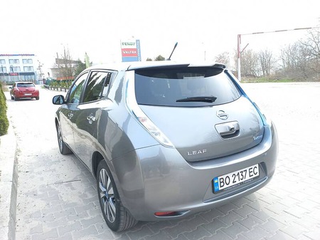 Nissan Leaf 2014  випуску Тернопіль з двигуном 0 л електро хэтчбек автомат за 10500 долл. 