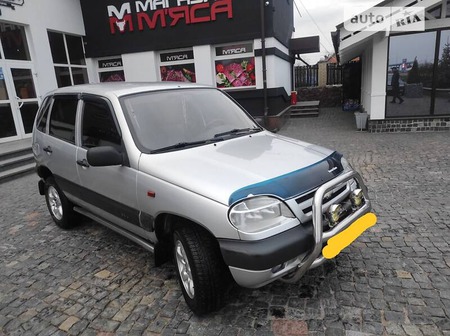 Chevrolet Niva 2004  випуску Житомир з двигуном 1.7 л бензин позашляховик механіка за 3799 долл. 