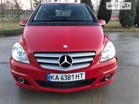 Mercedes-Benz B 180 2010  випуску Львів з двигуном 1.8 л бензин хэтчбек автомат за 7000 долл. 