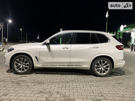 BMW X5 2018  випуску Львів з двигуном 3 л бензин позашляховик автомат за 59999 долл. 