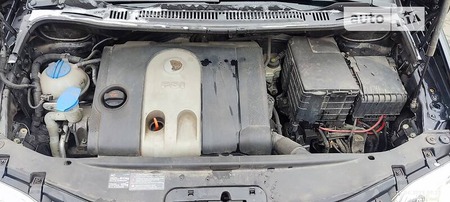 Volkswagen Touran 2005  випуску Дніпро з двигуном 0 л бензин мінівен механіка за 5800 долл. 