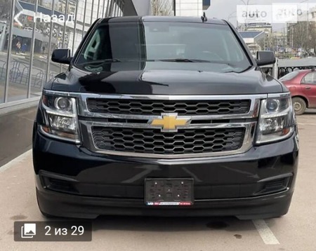Chevrolet Suburban 2015  випуску Київ з двигуном 5.3 л бензин позашляховик автомат за 28700 долл. 