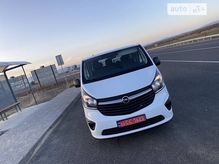 Opel Vivaro 2016  випуску Ужгород з двигуном 1.6 л дизель мінівен механіка за 15850 долл. 